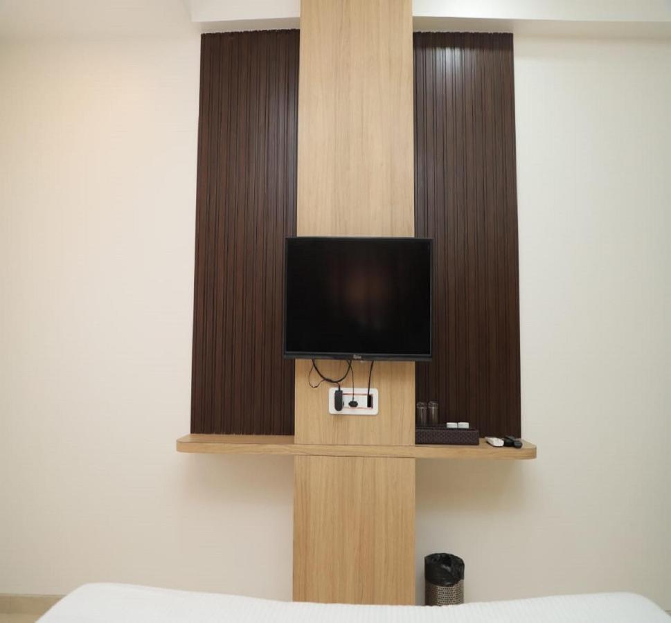 Hotel Dwarka Palace Ahmednagar Exterior photo